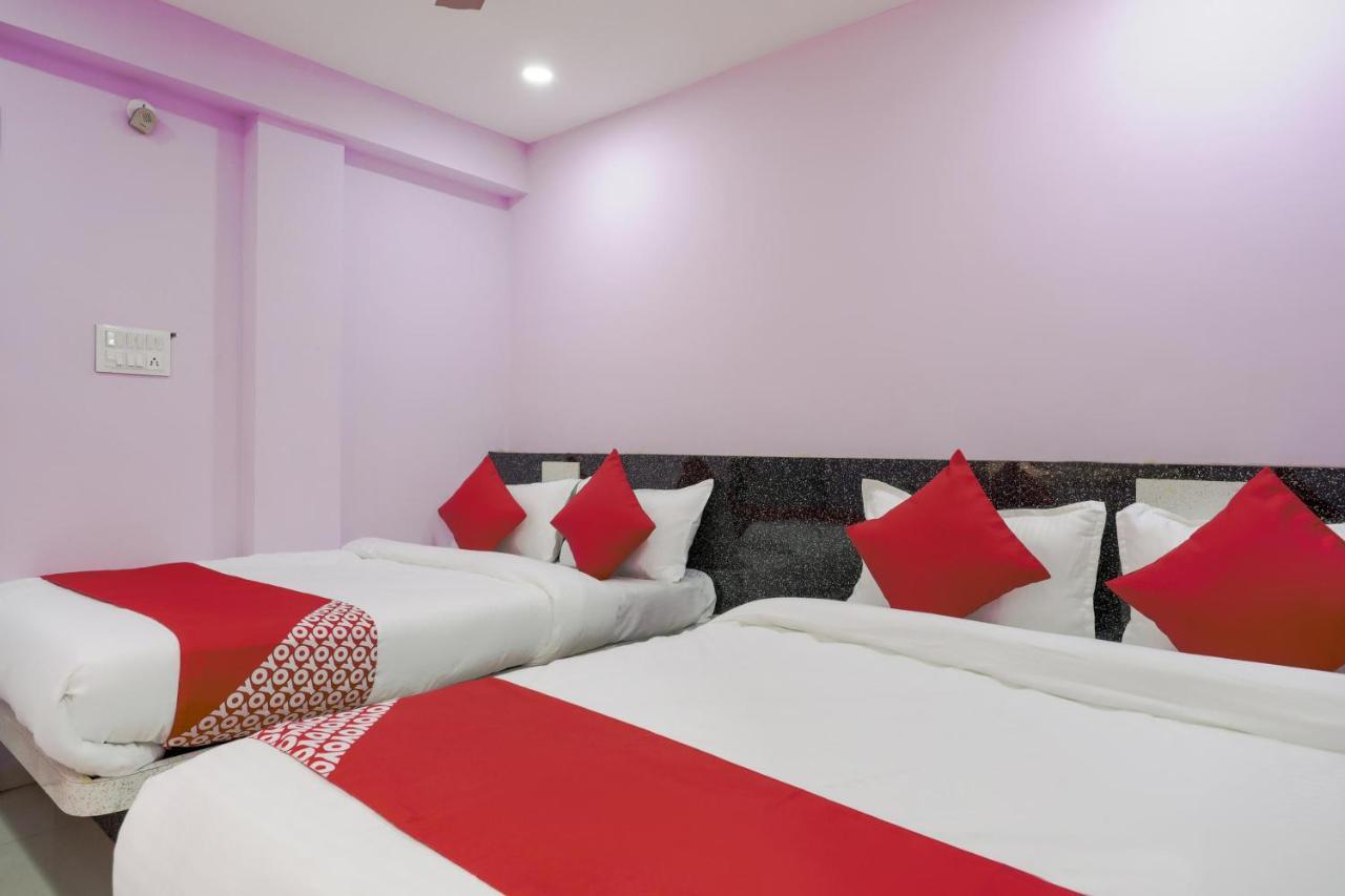 Oyo 45752 Hotel Sb Palace Godarpura Экстерьер фото