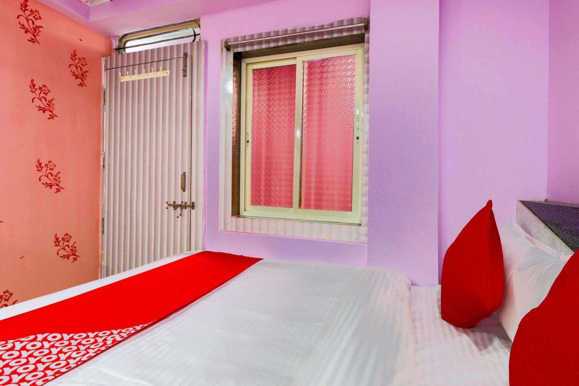 Oyo 45752 Hotel Sb Palace Godarpura Экстерьер фото